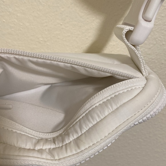 Lululemon White Wunder Puff 1L Fanny Pack Belt Bag Adjustable Strap - Picture 8 of 9